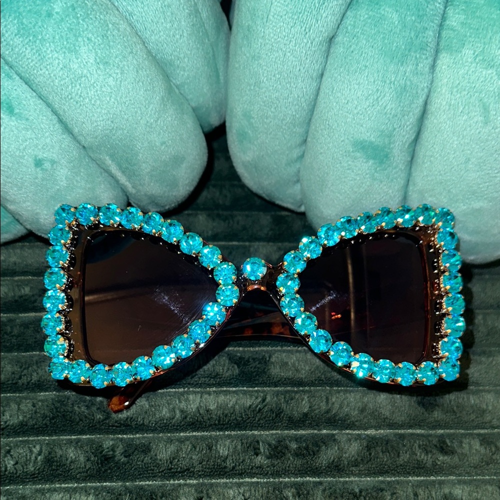 Elegant Blue Rhinestone Sunglasses